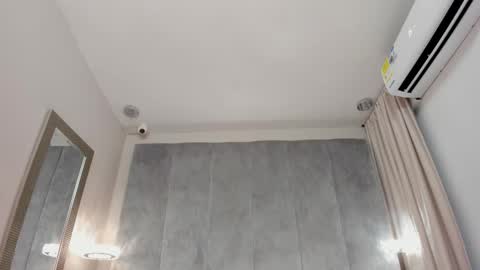 Snapshot of alinnasmith chatting on January 2025 10:23:01 PM Alinna online show from January 2025 10:23:01 PM