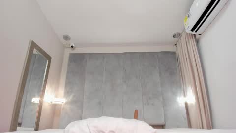 Snapshot of alinnasmith chatting on February 2025 10:28:02 PM Alinna online show from February 2025 10:28:02 PM