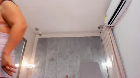 Snapshot of alinnasmith chatting on March 2025 07:20:02 PM Alinna online show from March 2025 07:20:02 PM