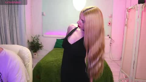 Snapshot of alisaaleks chatting on April 2026 07:58:01 PM Alisa Aleks online show from April 2026 07:58:01 PM