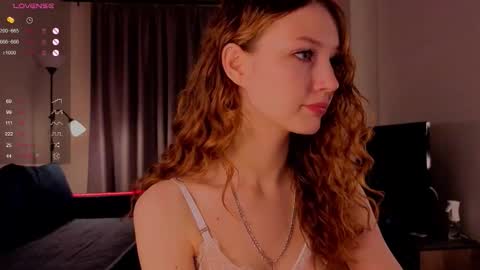 Alisa online show from November 2025 07:18:01 PM