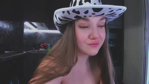 Snapshot of alisaxfox chatting on April 2026 07:40:01 AM Alisa online show from April 2026 07:40:01 AM