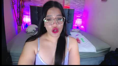 Snapshot of alison_girl22 chatting on April 2026 12:17:01 AM Alison online show from April 2026 12:17:01 AM