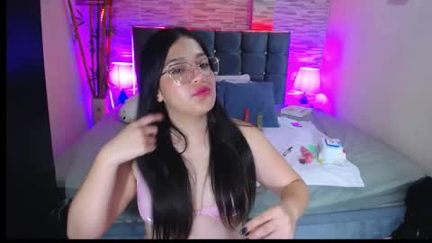 Snapshot of alison_girl22 chatting on April 2026 11:09:02 PM Alison online show from April 2026 11:09:02 PM