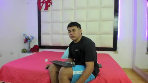 Aliss and Aron online show from May 2026 11:49:01 AM