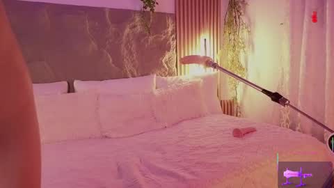 Mia online show from November 2025 02:19:01 PM