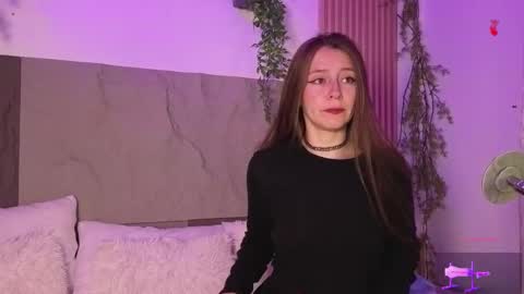 Mia online show from December 2025 03:50:01 PM