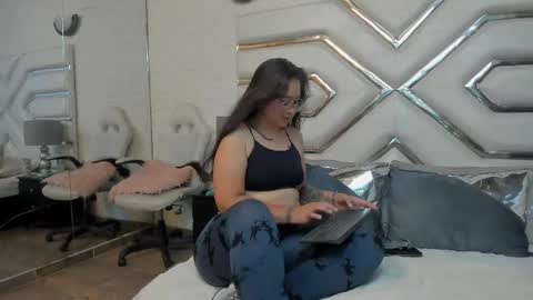 Snapshot of alissbluumm chatting on May 2026 07:22:02 PM alissbluumm online show from May 2026 07:22:02 PM