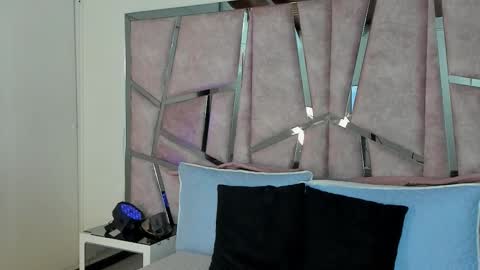 alix online show from October 2025 10:15:01 PM