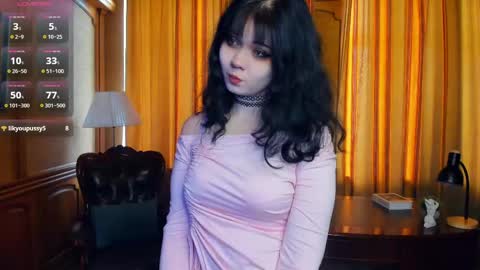 Snapshot of alixypunter chatting on May 2026 07:50:01 AM Emily online show from May 2026 07:50:01 AM