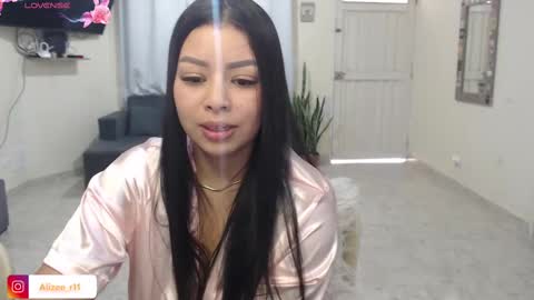 Snapshot of alizee_rae chatting on November 2025 02:49:02 PM alizee_rae online show from November 2025 02:49:02 PM