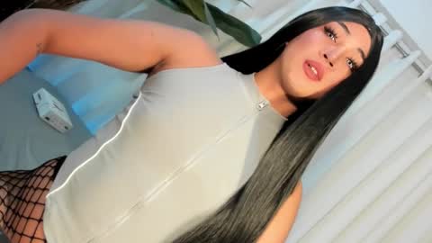 Snapshot of allareillusionxxx chatting on October 2025 01:52:02 PM Miss Gia online show from October 2025 01:52:02 PM