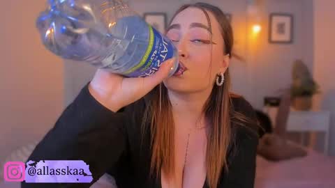 Snapshot of allasska_ chatting on May 2026 04:52:01 AM Laura online show from May 2026 04:52:01 AM