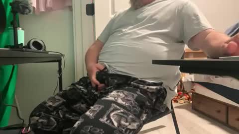 Allergictolove online show from November 2025 01:57:01 PM