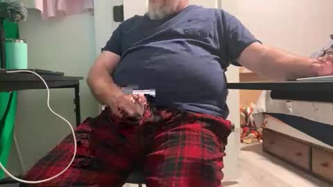 Allergictolove online show from November 2025 11:27:02 PM