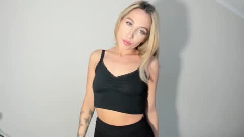 Snapshot of allie405 chatting on June 2026 06:48:02 AM allie405 online show from June 2026 06:48:02 AM