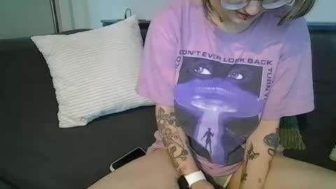 Snapshot of alliebearx chatting on June 2026 03:26:01 AM alliebearx online show from June 2026 03:26:01 AM