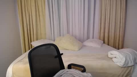 Allie  online show from May 2026 02:22:02 PM