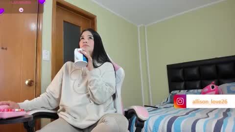 Snapshot of allison_love chatting on October 2025 12:04:02 PM allison online show from October 2025 12:04:02 PM