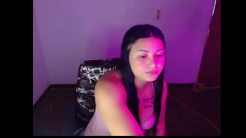 Snapshot of allisonn_smith18 chatting on May 2026 04:07:02 AM Alisson online show from May 2026 04:07:02 AM