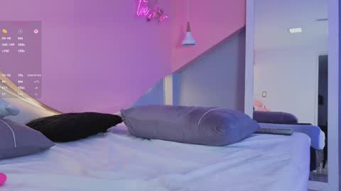 Snapshot of allisonroberts_ chatting on April 2026 10:13:01 AM Alli online show from April 2026 10:13:01 AM