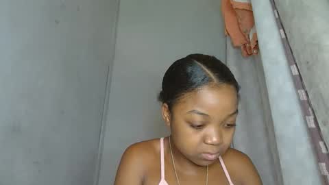 allizida01 online show from December 2025 05:37:01 AM