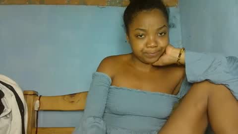 allizida01 online show from February 2026 06:45:01 PM