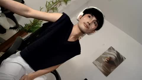 Snapshot of alluring_alpha chatting on June 2026 12:25:01 AM kim and josh online show from June 2026 12:25:01 AM