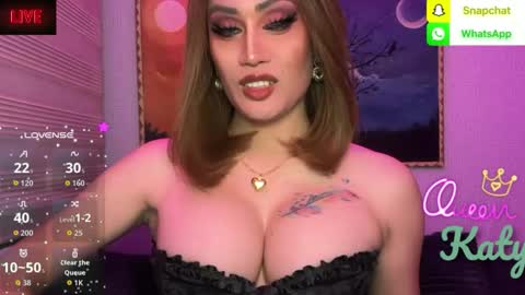Snapshot of alluring_gemini chatting on May 2026 05:05:01 AM Queen Majesty Katy online show from May 2026 05:05:01 AM