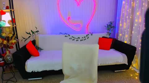 alluringeyess online show from April 2026 07:58:02 PM