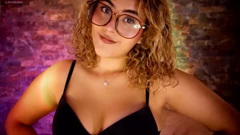 Snapshot of ally_summer chatting on December 2025 02:28:01 AM ally_summer online show from December 2025 02:28:01 AM