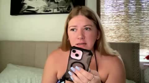 Snapshot of allyanalangel chatting on February 2026 04:30:01 PM allyanalangel online show from February 2026 04:30:01 PM