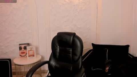Snapshot of allyjensen chatting on July 2026 10:22:02 AM Alisson online show from July 2026 10:22:02 AM