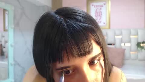 Allysa  online show from November 2025 01:48:01 PM