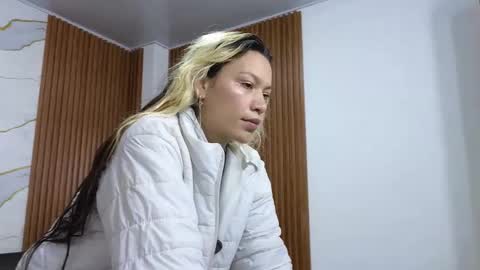 Snapshot of alonddra_tay chatting on April 2026 11:30:02 AM alonddra_tay online show from April 2026 11:30:02 AM