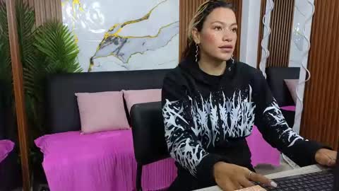 Snapshot of alonddra_tay chatting on April 2026 11:36:02 AM alonddra_tay online show from April 2026 11:36:02 AM