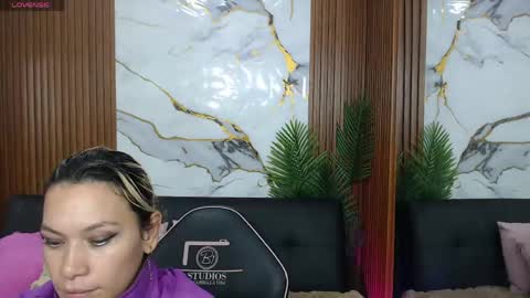 Snapshot of alonddra_tay chatting on May 2026 11:37:01 AM alonddra_tay online show from May 2026 11:37:01 AM