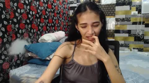 Alondra  online show from February 2025 09:49:01 PM
