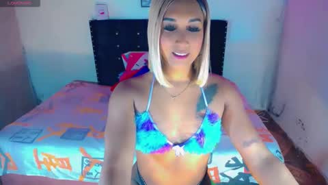 Snapshot of alondragill_ chatting on April 2026 01:19:02 AM alondragill_ online show from April 2026 01:19:02 AM