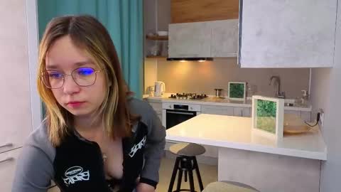 Alorena online show from December 2025 03:54:02 PM