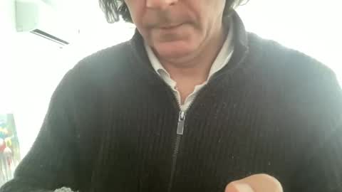 Snapshot of alphandre chatting on January 2025 09:57:02 AM AlphAndre online show from January 2025 09:57:02 AM