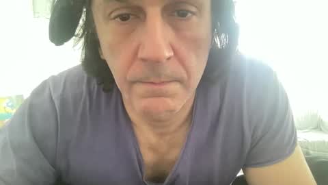 Snapshot of alphandre chatting on March 2025 09:05:02 AM AlphAndre online show from March 2025 09:05:02 AM