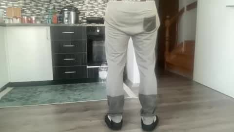 Snapshot of alphandre chatting on March 2025 07:03:01 AM AlphAndre online show from March 2025 07:03:01 AM