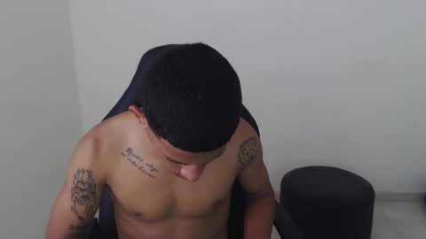 alphas_latins online show from April 2026 07:41:01 PM