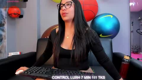 Snapshot of aluna_2_brown chatting on May 2026 03:43:01 PM ALUNA online show from May 2026 03:43:01 PM