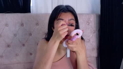 Snapshot of alyssa_joness chatting on January 2026 01:50:01 PM alyssa_joness online show from January 2026 01:50:01 PM