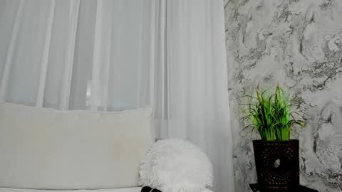 Snapshot of alyssamillan chatting on December 2024 10:17:02 AM alysamillan online show from December 2024 10:17:02 AM