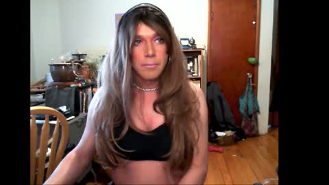 Snapshot of alyssatwo chatting on January 2026 06:22:02 PM Britney online show from January 2026 06:22:02 PM