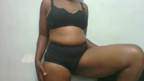 Snapshot of am_creme_delight chatting on May 2026 01:40:01 PM am_creme_delight online show from May 2026 01:40:01 PM