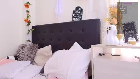 Isabella online show from October 2025 07:01:02 PM